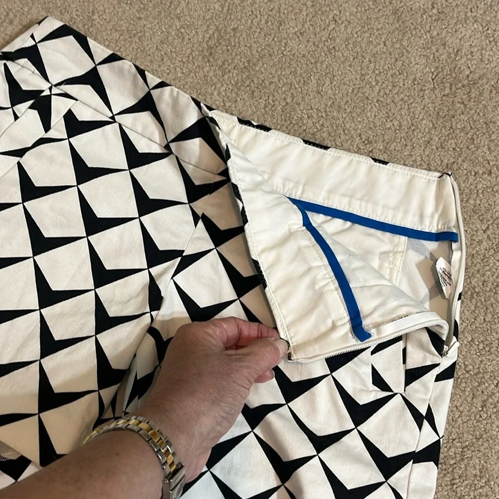 J. Crew Stretch Shorts: Black & White Geometric Size 0 - LIKE NEW